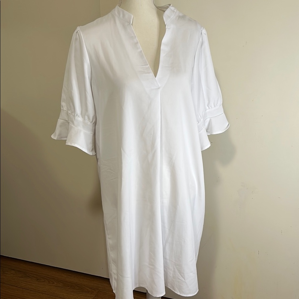 Wkior White Shift V-Neck Dress